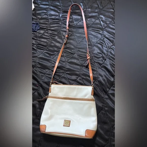 Preloved Dooney & Bourke Tan and Cream Crossbody Bag - Picture 7 of 8